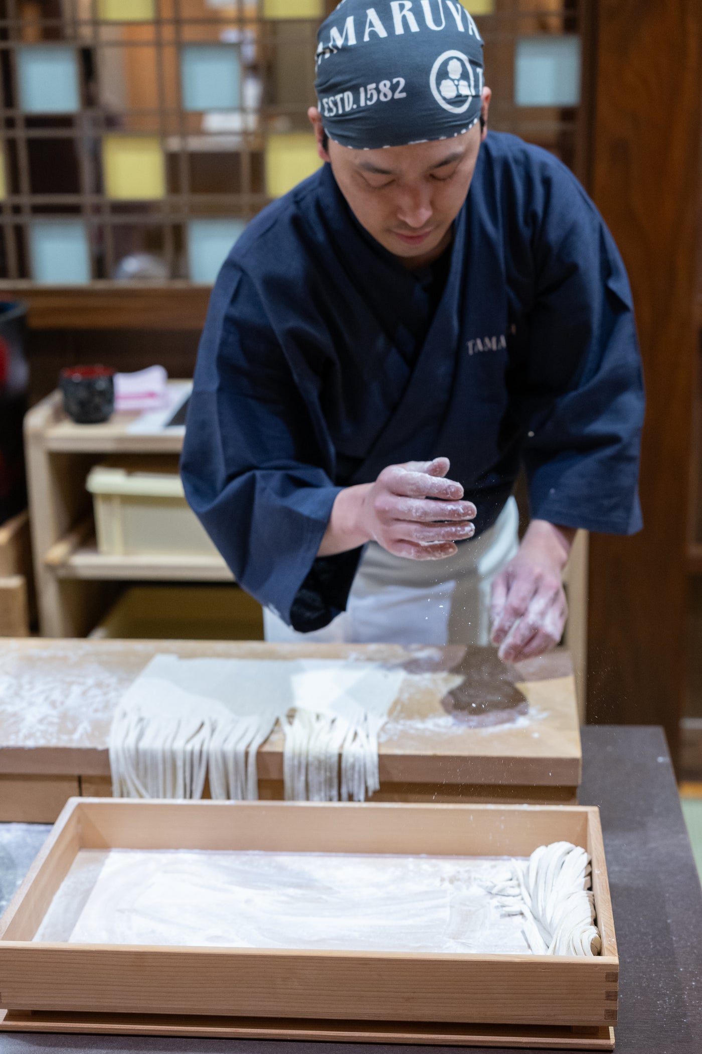 【冷蔵品】生うどん4人前＆特製つゆ2種セット(醤油・ごま)