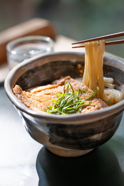 【冷凍品】大きなお揚げの煮込みうどん